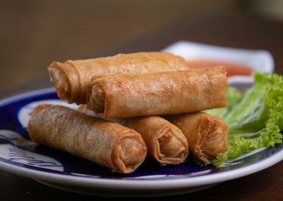 fried spring rolls with lattuce and dipping sauce
